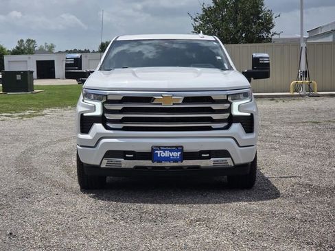 Used 2025 Chevrolet Silverado 1500 High Country w/ Technology Package AWD/4WD image 3