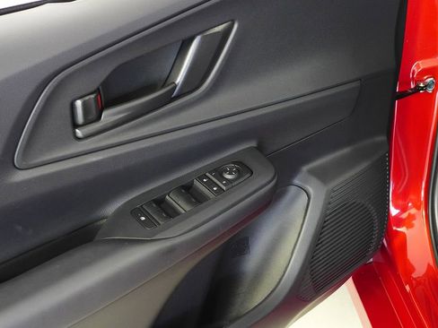 Used 2025 Toyota Prius Plug-In Hybrid image 12