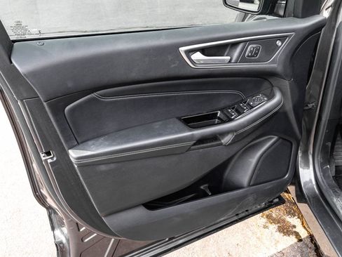 Used 2019 Ford Edge Titanium w/ Equipment Group 301A FWD image 9