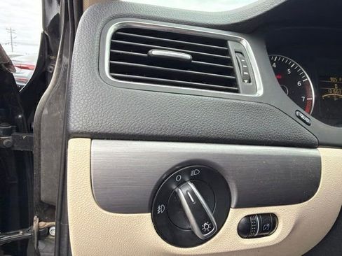 Used 2012 Volkswagen Jetta SEL FWD image 11