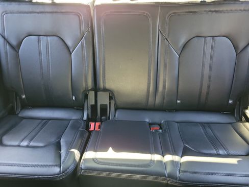 Used 2019 Ford Expedition Limited w/ Equipment Group 301A image 12