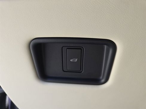 New 2025 Land Rover Range Rover Long Wheelbase SE image 27