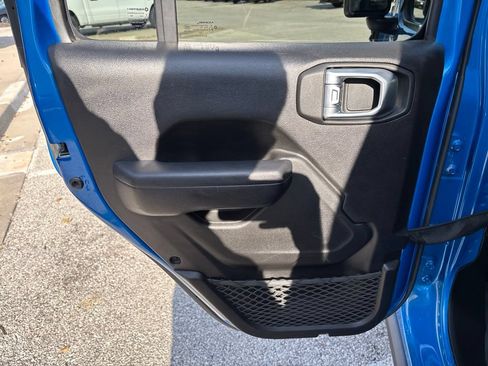 Used 2023 Jeep Wrangler Unlimited AWD/4WD image 13