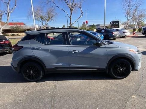 Used 2021 Nissan Kicks SR w/ SR Premium Package FWD image 2