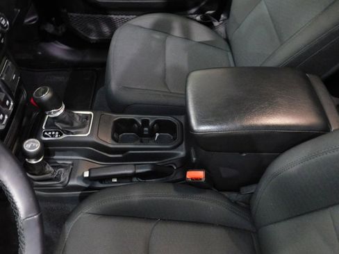 Used 2021 Jeep Wrangler Sport AWD/4WD image 32