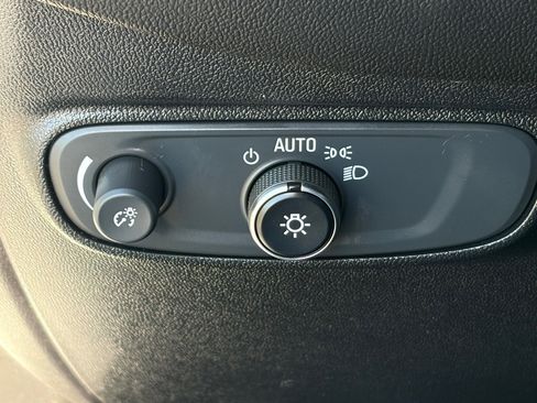 Used 2019 Chevrolet Equinox LT image 19