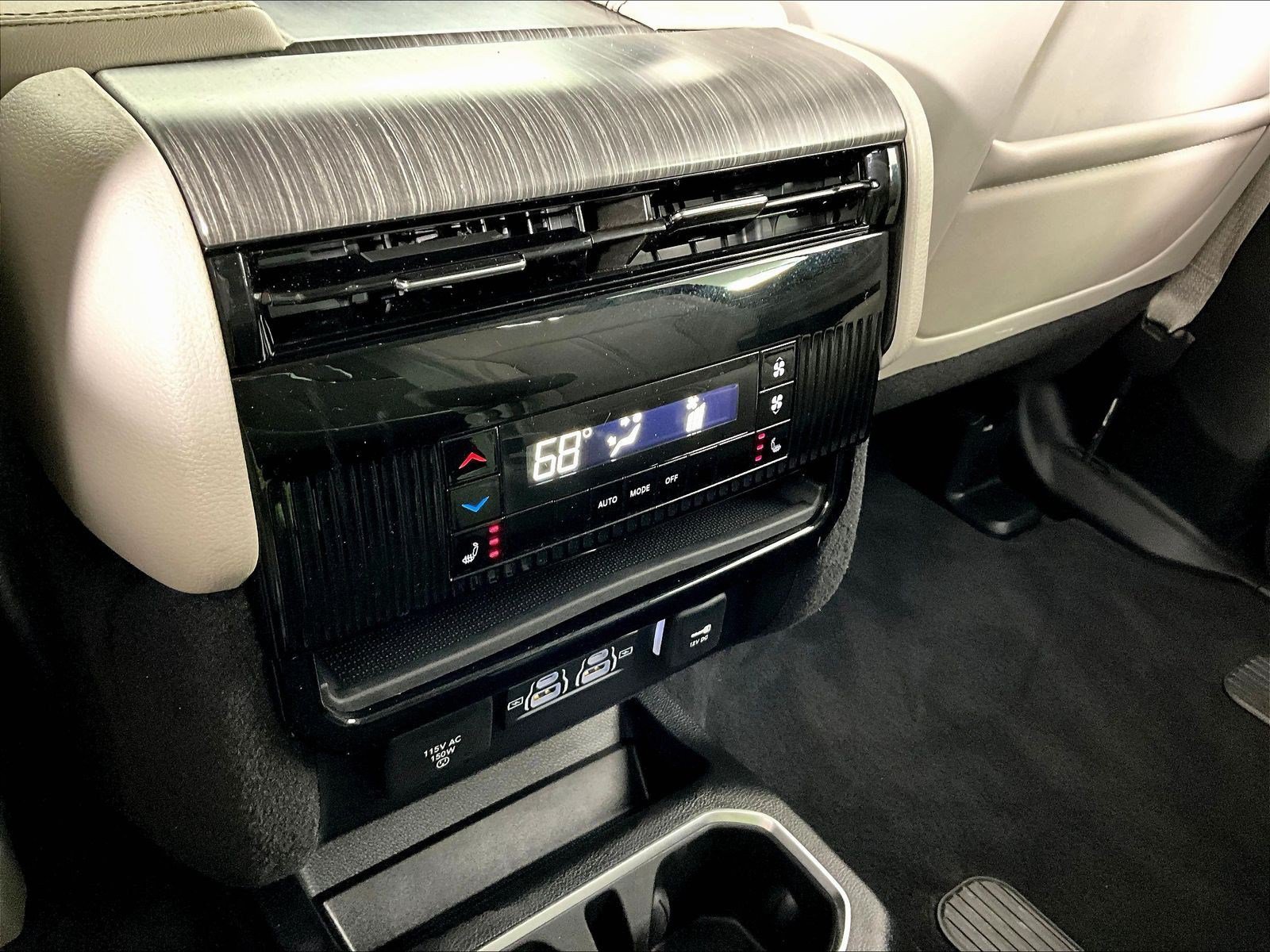 Used 2024 Jeep Wagoneer Series III AWD/4WD image 10