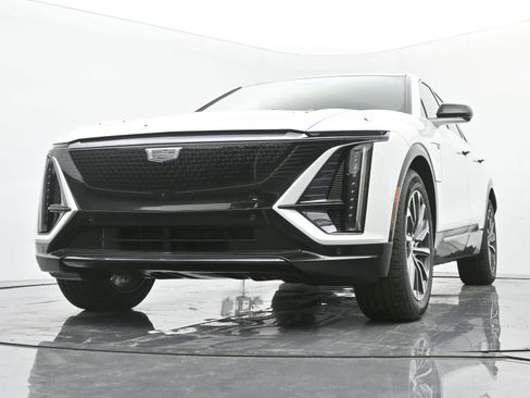 New 2025 Cadillac Lyriq Sport image 15