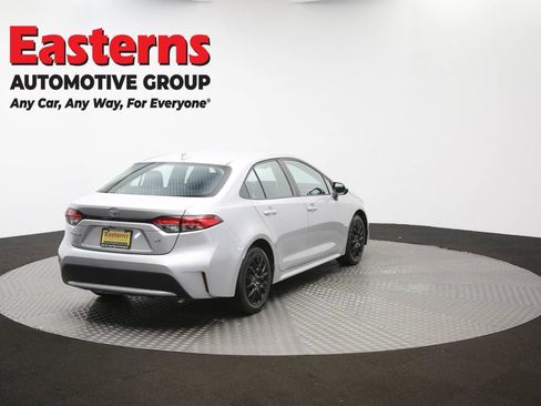 Used 2021 Toyota Corolla LE FWD image 38