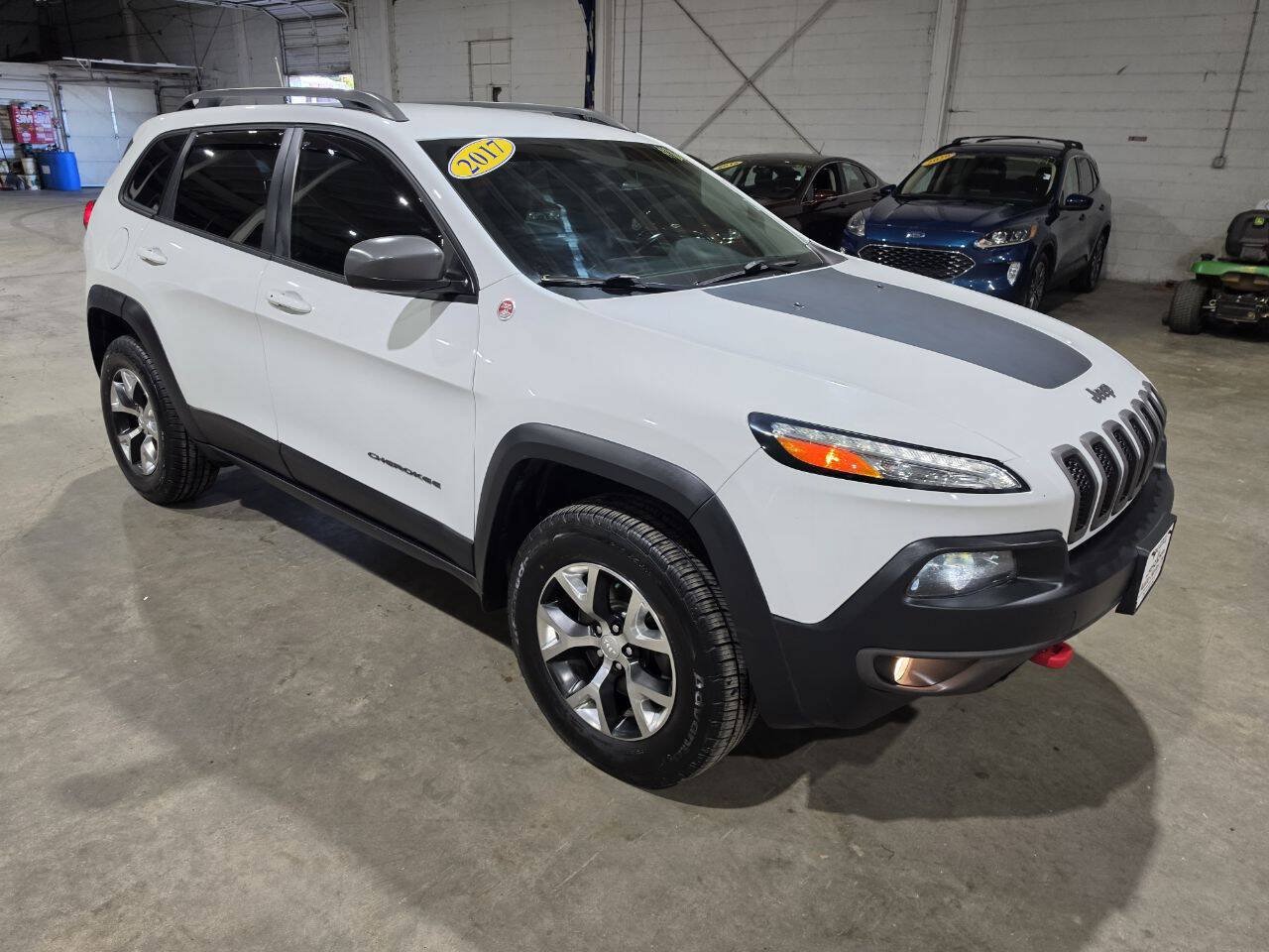 Used 2017 Jeep Cherokee Trailhawk w/ Comfort/Convenience Group AWD/4WD image 17