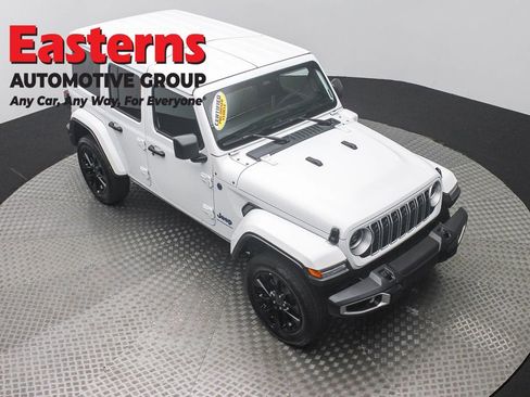 Used 2025 Jeep Wrangler Unlimited Sahara w/ Safety Group AWD/4WD image 3