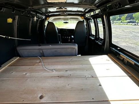 Used 2015 Chevrolet Express 2500 RWD image 10