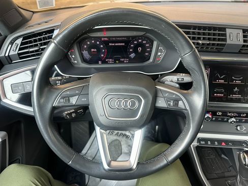 Used 2024 Audi Q3 2.0T Premium image 2