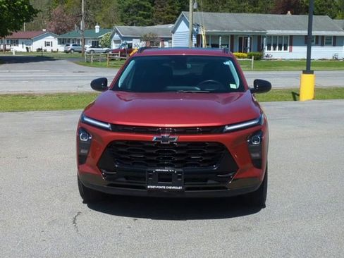 Certified 2024 Chevrolet Trax ACTIV w/ Sunroof Package FWD image 3