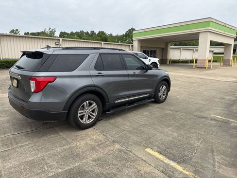 Used 2022 Ford Explorer XLT image 11