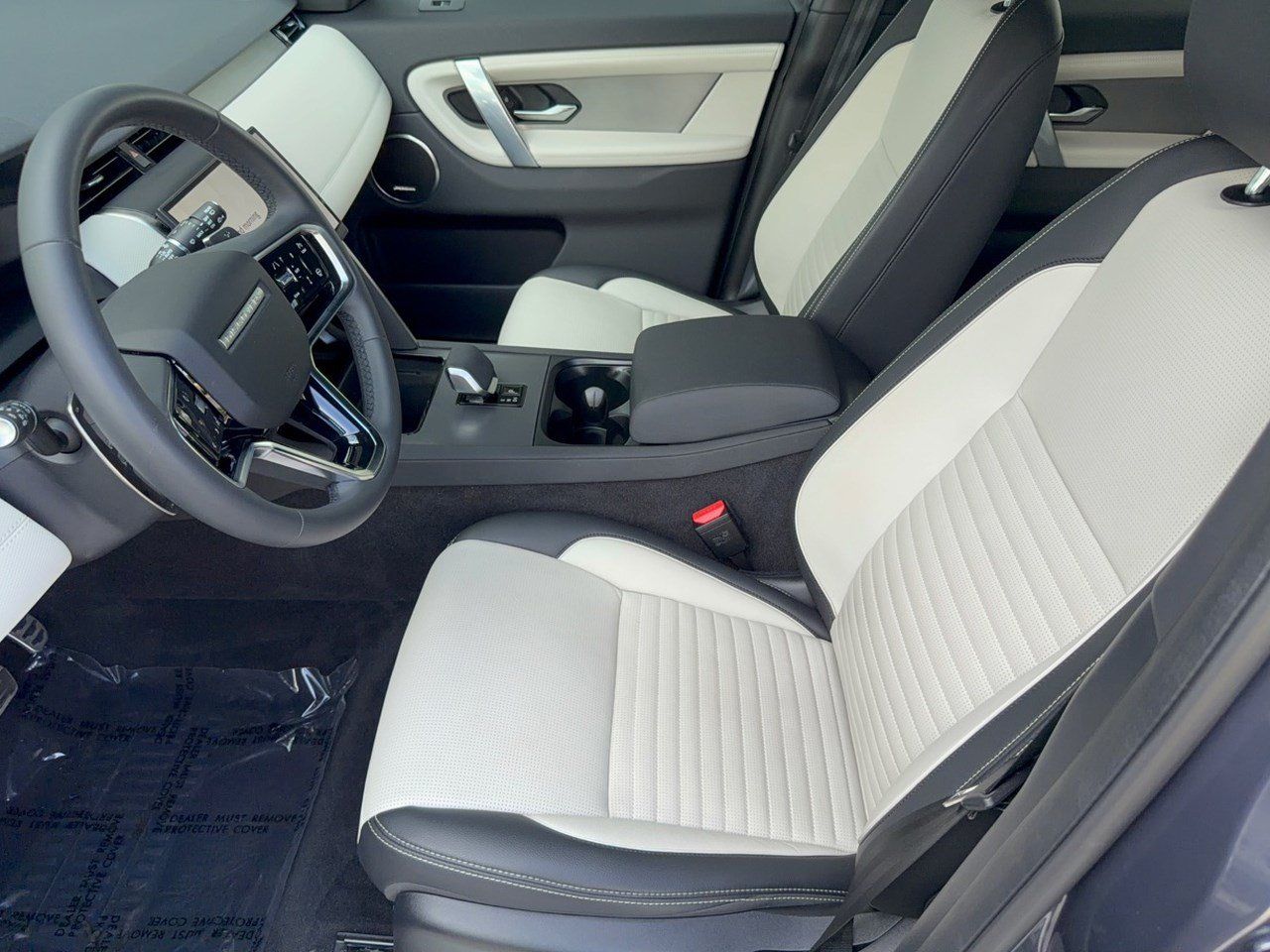 Used 2025 Land Rover Discovery Sport Dynamic SE AWD/4WD image 5