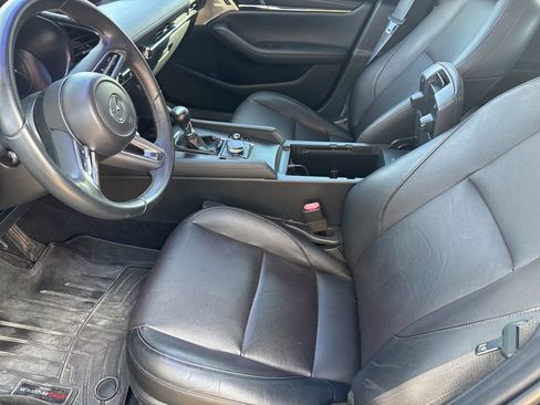 Used 2019 MAZDA MAZDA3 Hatchback w/ Premium Package image 2