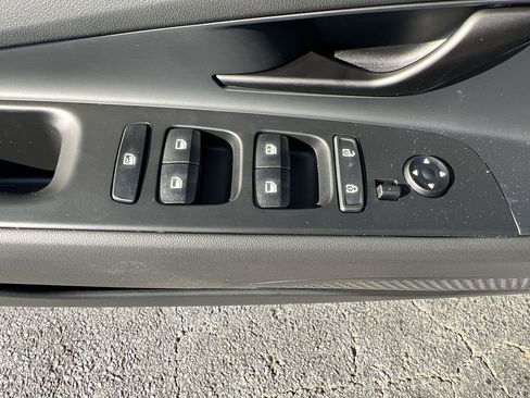 New 2025 Hyundai Elantra SEL image 12