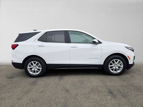 Used 2024 Chevrolet Equinox LT FWD image 2