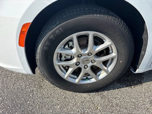 Used 2023 Chrysler Pacifica Touring-L FWD image 15
