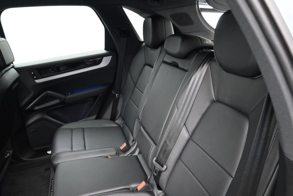 Certified 2025 Porsche Cayenne AWD/4WD image 14