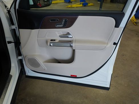Used 2023 Mercedes-Benz GLB 250 4MATIC image 20