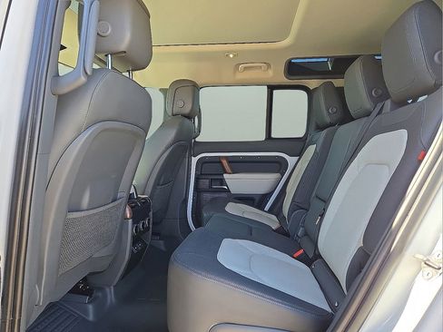 Used 2024 Land Rover Defender 110 X-Dynamic SE image 15