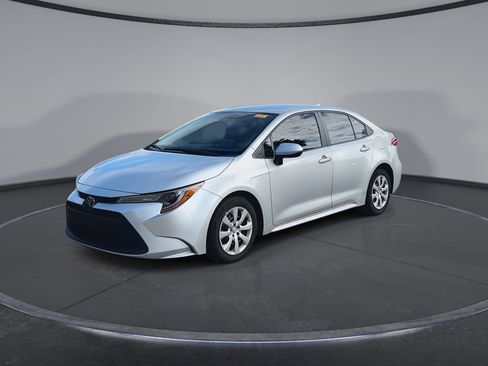 Used 2023 Toyota Corolla LE FWD image 4