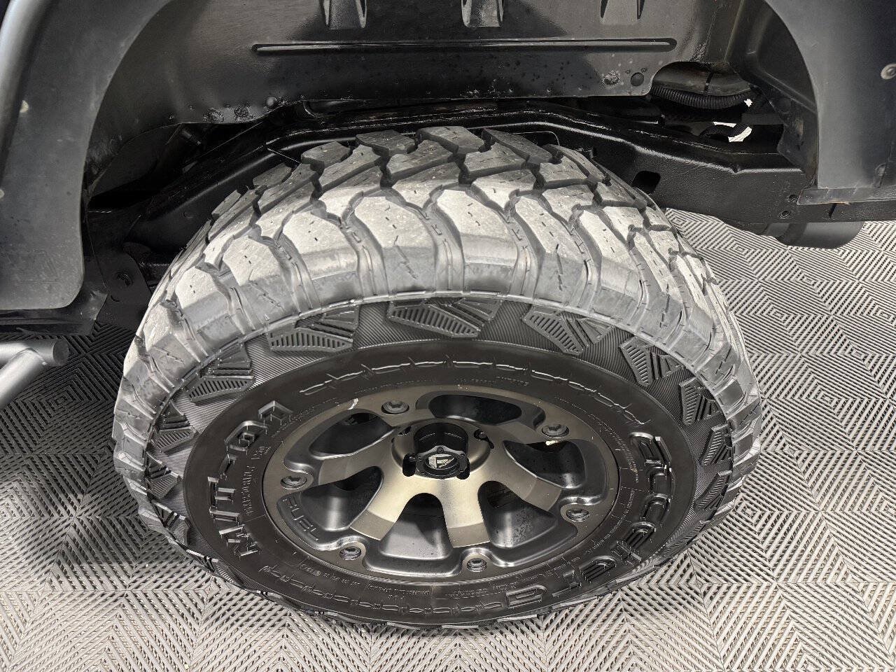 Used 2018 Jeep Wrangler Unlimited Rubicon w/ Connectivity Group AWD/4WD image 35