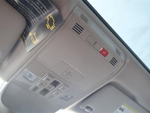 New 2025 Volkswagen Taos SEL image 18