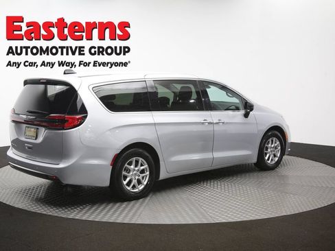 Used 2024 Chrysler Pacifica Touring-L FWD image 43
