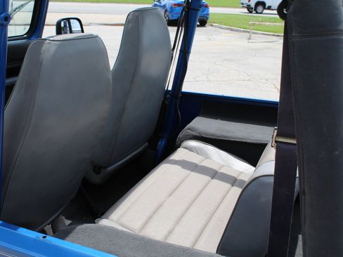 Used 1993 Jeep Wrangler S image 17