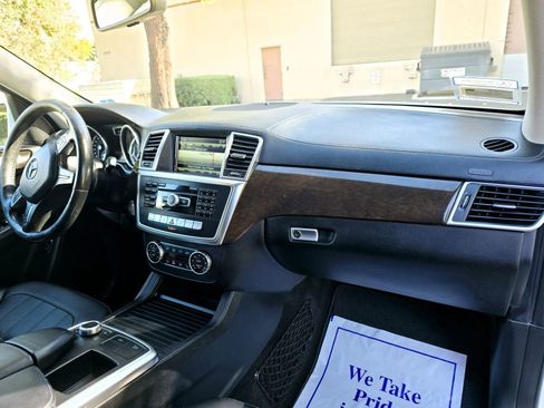 Used 2015 Mercedes-Benz GL 450 4MATIC w/ Lighting Package image 32