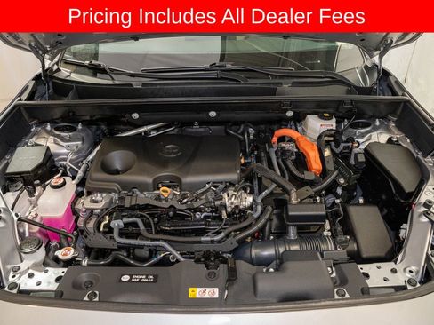 Used 2025 Toyota RAV4 XLE AWD/4WD image 18