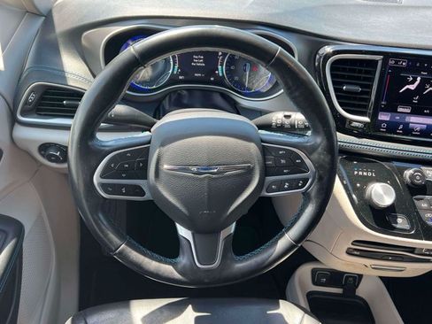 Used 2021 Chrysler Pacifica Touring-L w/ Uconnect Theater Family Group AWD/4WD image 15