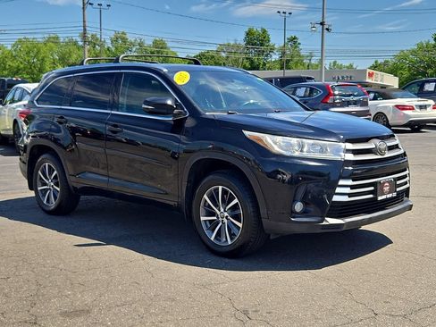 Used 2017 Toyota Highlander XLE w/ Protection Package #3 AWD/4WD image 4