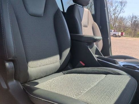Certified 2023 Buick Encore GX Preferred w/ Cold Weather Comfort Package AWD/4WD image 18