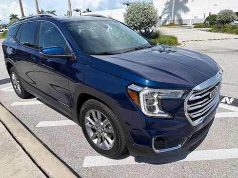 Used 2022 GMC Terrain SLT w/ Tech Package FWD image 7