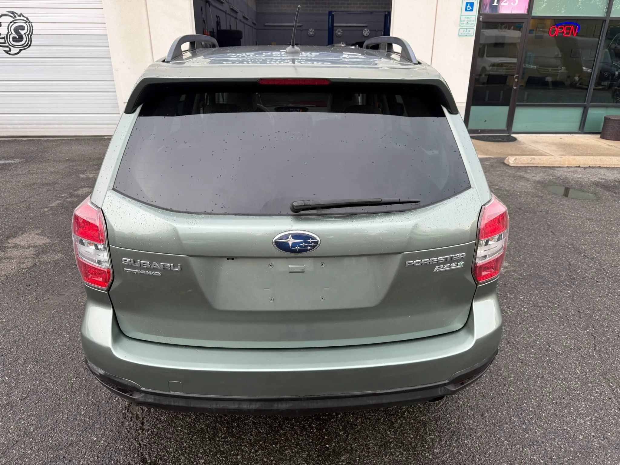 Used 2015 Subaru Forester 2.5i Touring w/ Eyesight & Navigation System AWD/4WD image 14