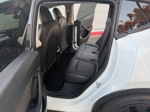 Used 2022 Tesla Model Y Performance image 16