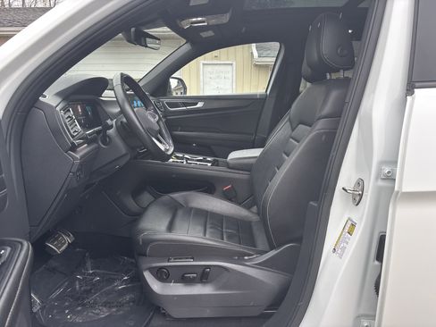 Used 2025 Volkswagen Atlas Cross Sport SEL R-Line AWD/4WD image 16