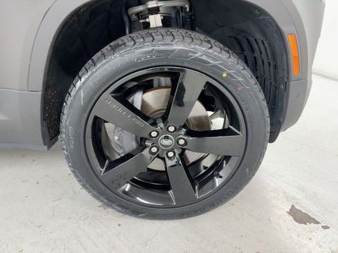 Used 2024 Land Rover Defender 110 X-Dynamic SE image 12