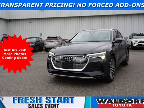 Used 2019 Audi e-tron Prestige w/ Prestige Package image 1