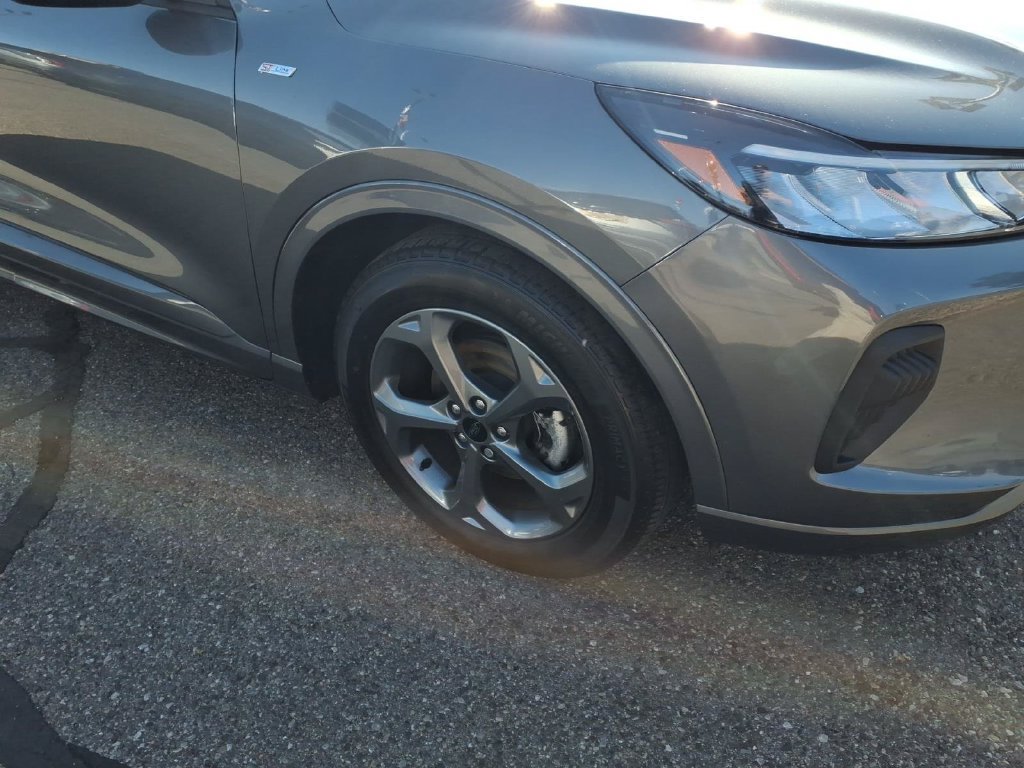 Certified 2023 Ford Escape ST-Line w/ Tech Pack #1 FWD image 5
