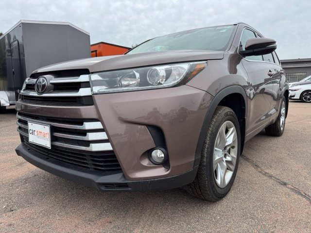 Used 2017 Toyota Highlander Limited AWD/4WD image 3