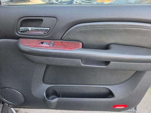 Used 2007 Cadillac Escalade AWD w/ Information Package image 14