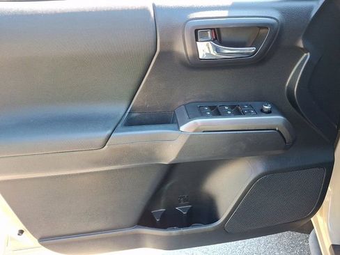 Used 2018 Toyota Tacoma TRD Sport w/ Technology Package AWD/4WD image 14