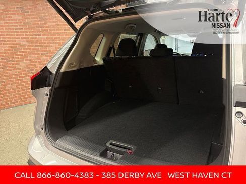 Certified 2025 Nissan Rogue SV image 25