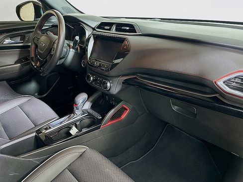 Used 2022 Chevrolet TrailBlazer RS w/ Technology Package image 29