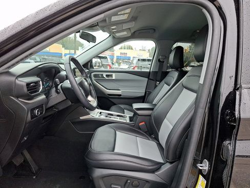 Used 2024 Ford Explorer XLT w/ Equipment Group 202A image 13